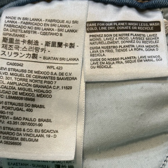 Levi’s Women’s 311 Shaping Skinny Capri Jeans - Picture 8 of 11